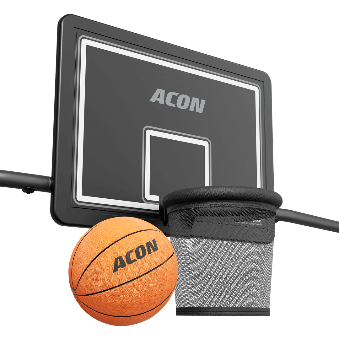 Närbild av Acon X Studsmattans basketkorg och basketboll.