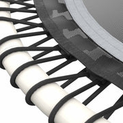 Närbild av ACON FIT 1,12m rund studsmatta med Bungee-fjädrar med handtag