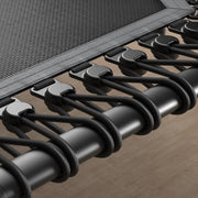 Närbild av svart ACON FIT 1,41m trampolin Hexagon bungee.